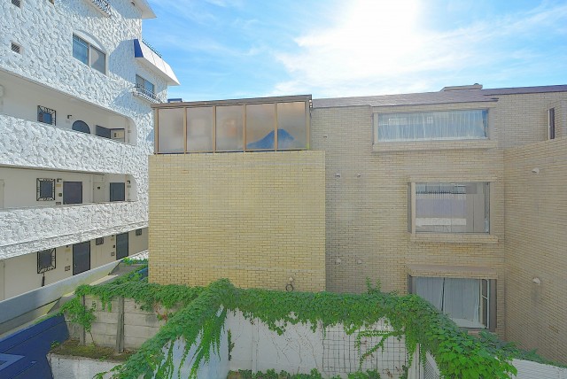 秀和桜丘レジデンス　バルコニー