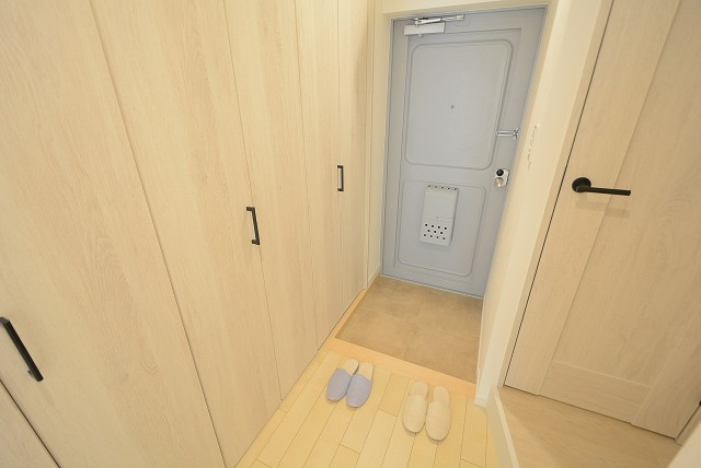 秀和桜丘レジデンス　玄関