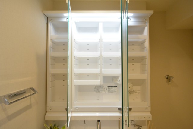 日商岩井第二自由が丘マンション 洗面室