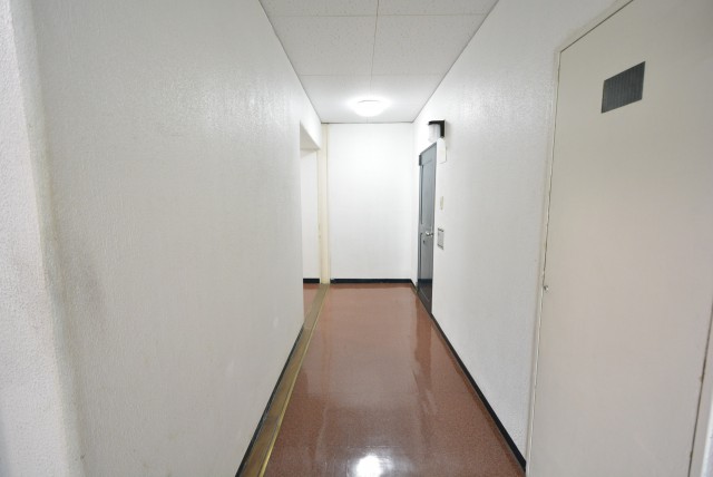 秀和桜丘レジデンス　廊下