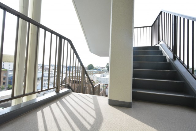 日神プラザ中目黒　階段