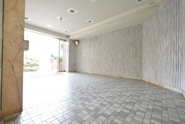 ハイネス中目黒　エントランス