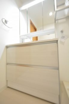 マイキャッスル中目黒Ⅲ　三面鏡