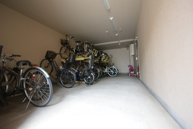 ファミールヒルズ目黒東山　駐輪場