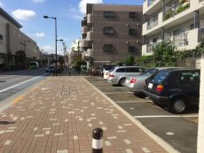 経堂コンド　駐車場