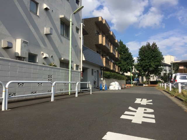 経堂コンド　前面道路