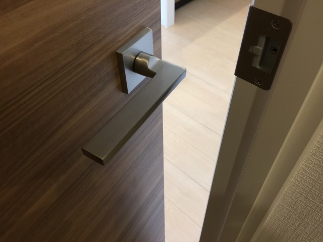 リビングダイニングキッチンへ