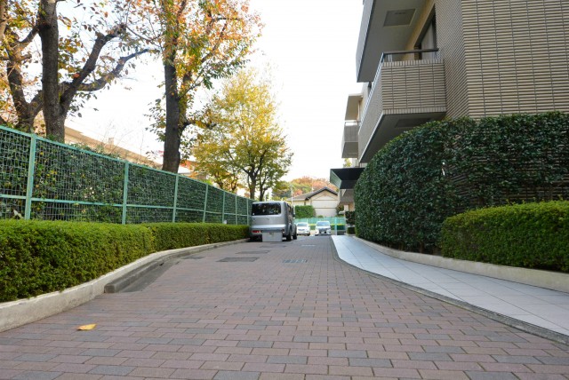 ル・アピカ成城　アプローチ