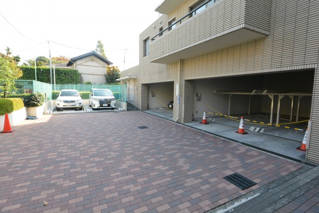 ル・アピカ成城　駐車場