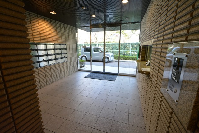 ル・アピカ成城　エントランスホール