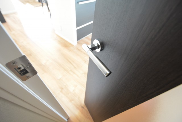 リビングダイニングキッチンへ