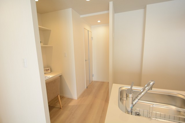 ダイアパレス自由ヶ丘 廊下へ