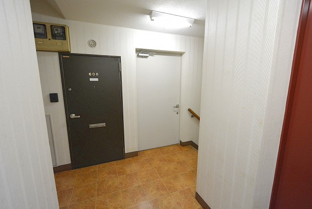 自由ヶ丘第５マンション７０２ 階段 (2)