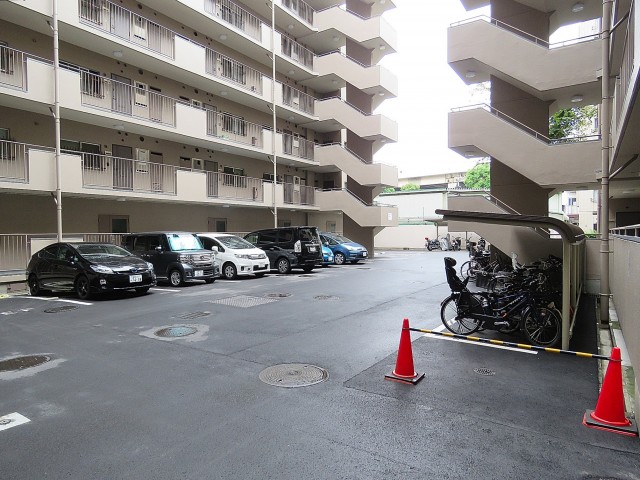 飯田橋第一パークファミリア　駐車場・駐輪場