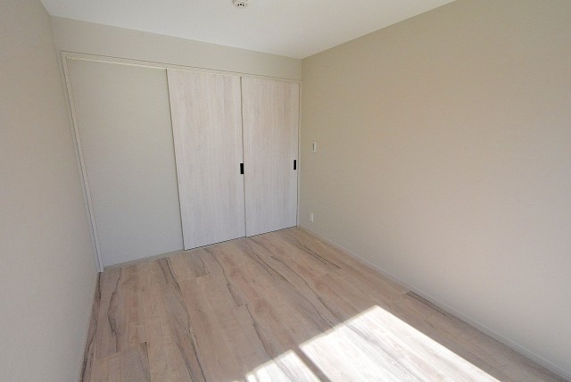 自由ヶ丘第５マンション７０２ 洋室１ (8)