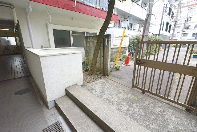 ファインライフ駒場2F エントランス