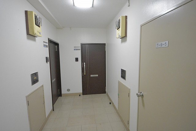 弦巻リハイム903 玄関 (3)