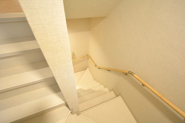 セボン柿の木坂 階段↓