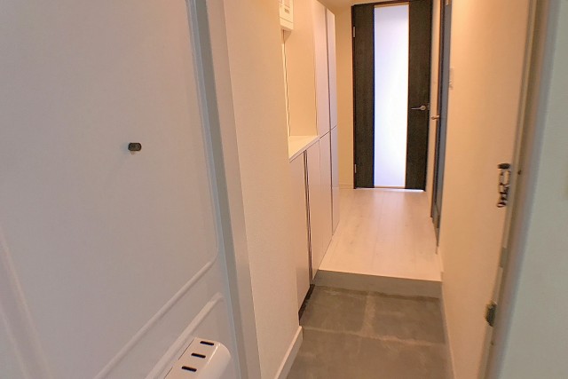 ファミール築地 玄関