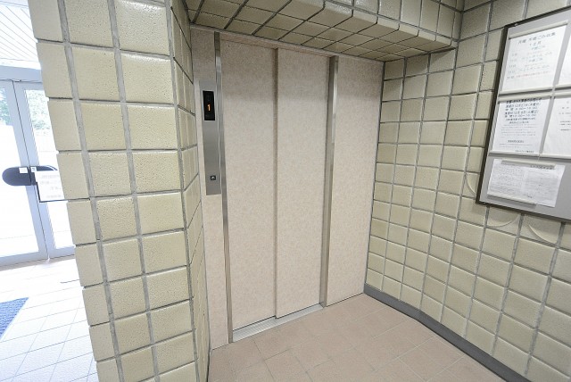 東海経堂マンション エントランス