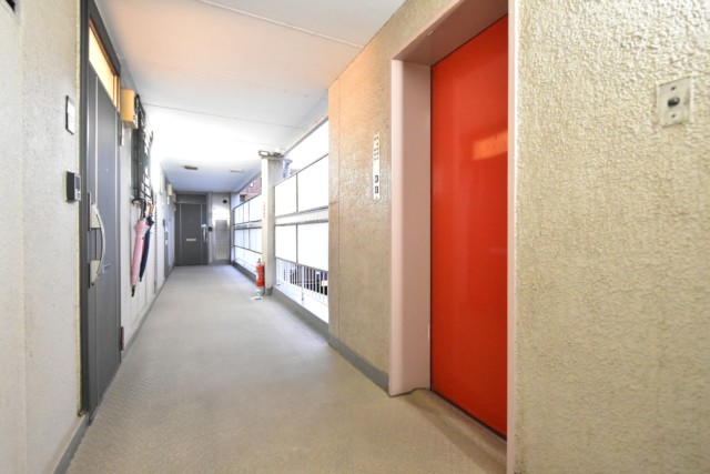 都立大第２コーポラス 玄関