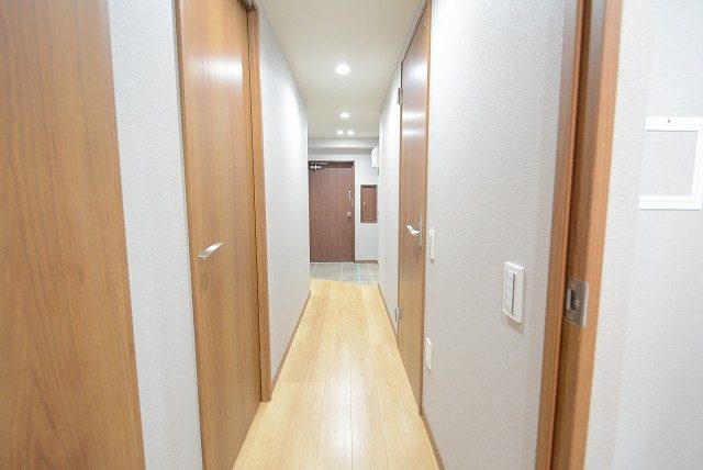 都立大バロンズコート 廊下