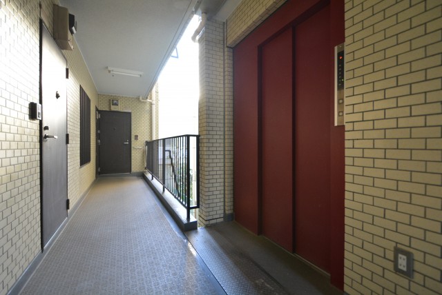 ライオンズマンション上用賀　外廊下