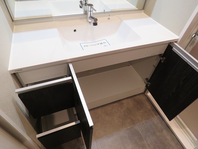 朝日瀬田マンション　洗面化粧台