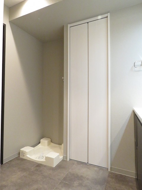 朝日瀬田マンション　洗濯パンと収納