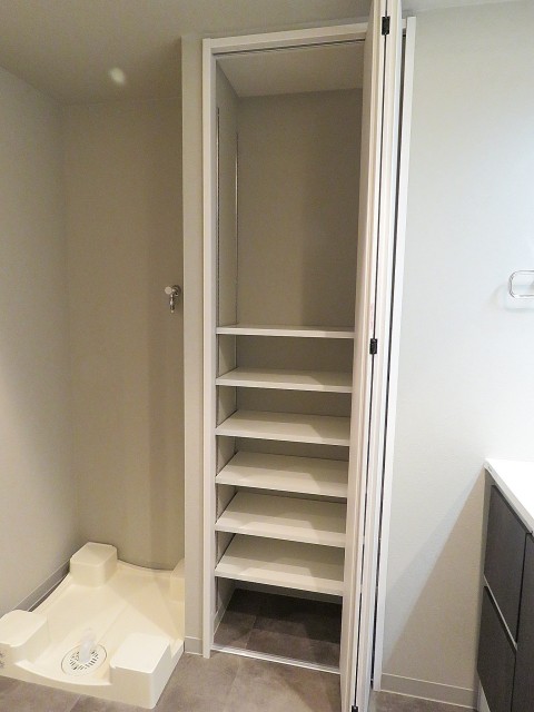 朝日瀬田マンション　洗濯パンと収納