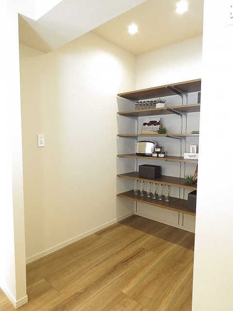 豊栄平町マンション　パントリー