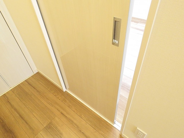 豊栄平町マンション　洋室扉