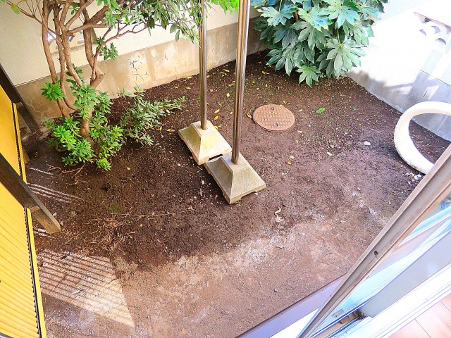豊栄平町マンション　洋室側庭