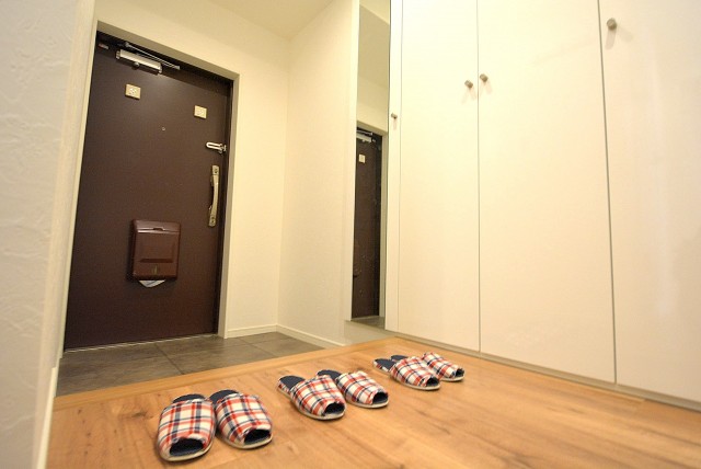 弦巻リハイム903 玄関