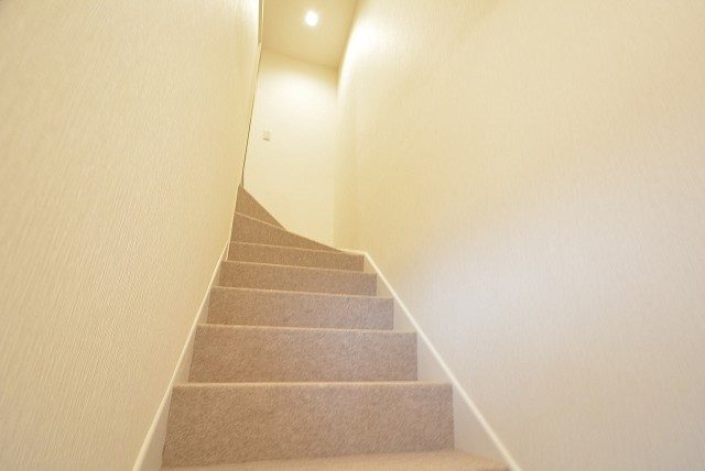 経堂セントラルマンション3F 階段