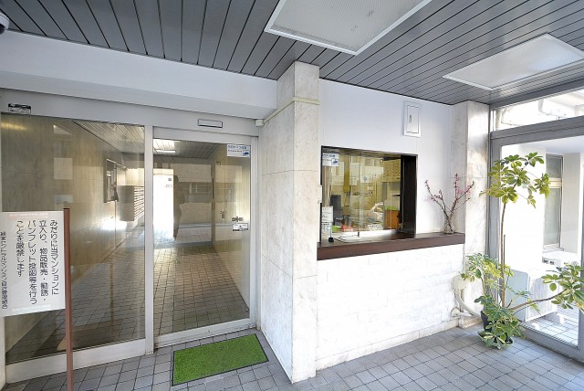 経堂セントラルマンション3F エントランス