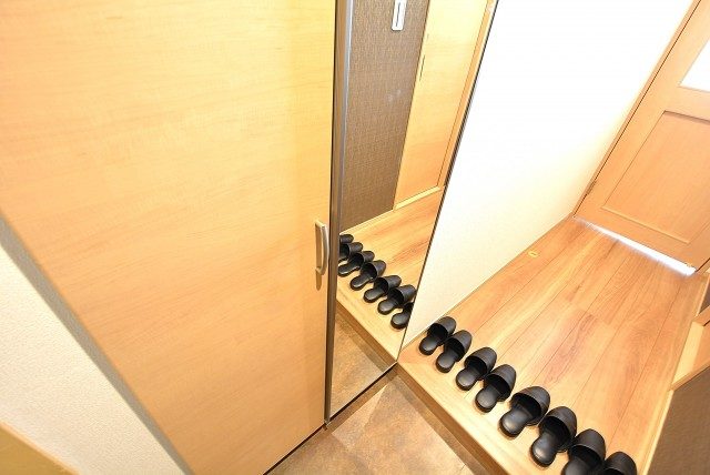 都立大第2コーポラス 玄関