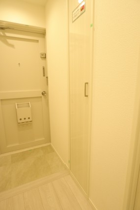 パレス三條 玄関