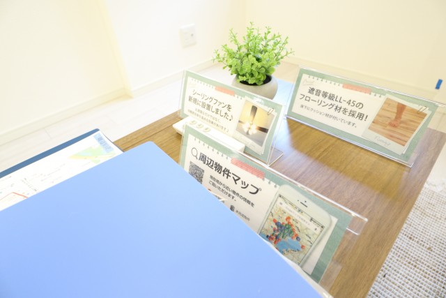 パレス三條 リビング