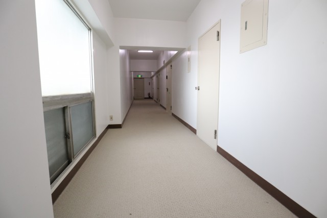 パレス三條 玄関