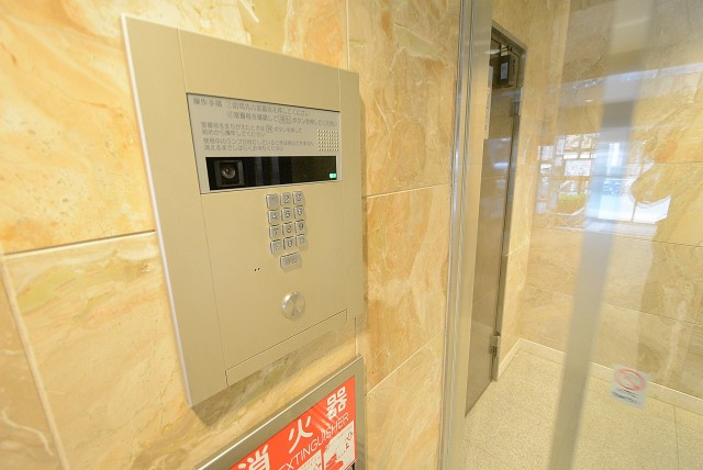 西新宿ハウス エントランス