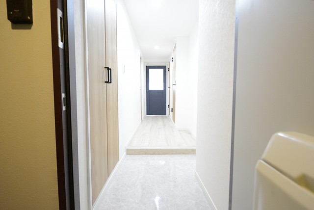 西新宿ハウス 玄関