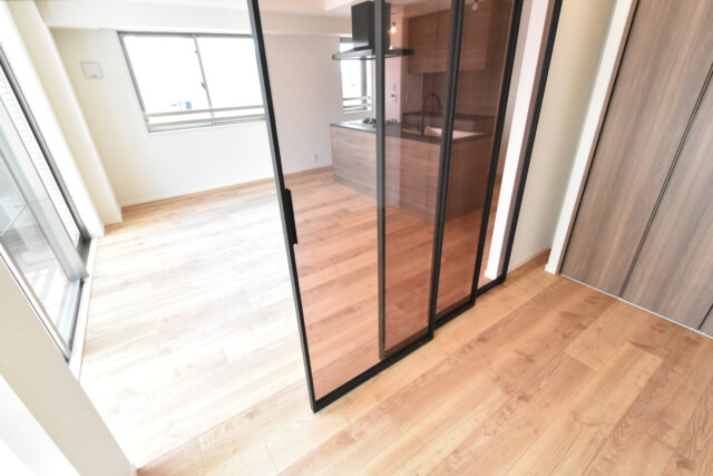 クオリア神南フラッツ 洋室2