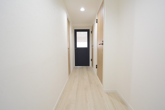 西新宿ハウス 玄関