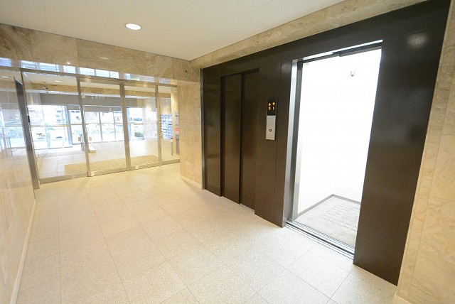 西新宿ハウス エントランス