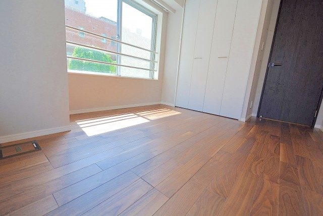 麻布東町マンション 洋室２