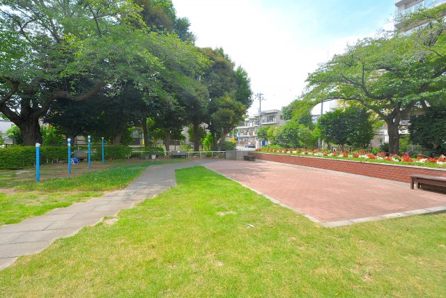 ①烏山南住宅2号棟 (6)敷地内には公園もあります