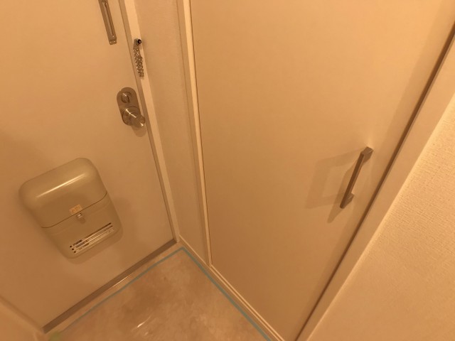 ライオンズマンション中野弥生町 玄関　ガス給湯器