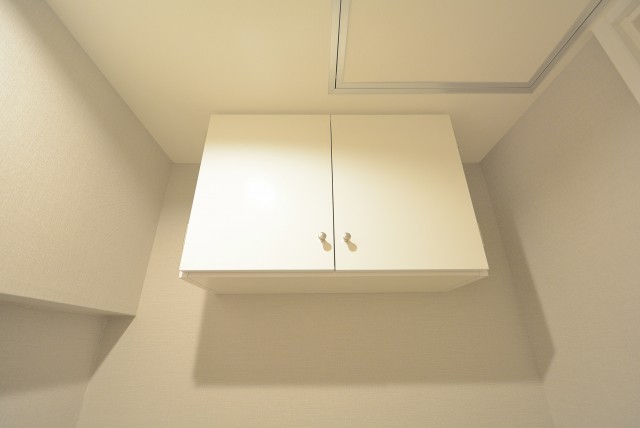 ⑦烏山南住宅2号棟 (108)吊戸棚があるので、目隠ししながらトイレ回り品収納できますね