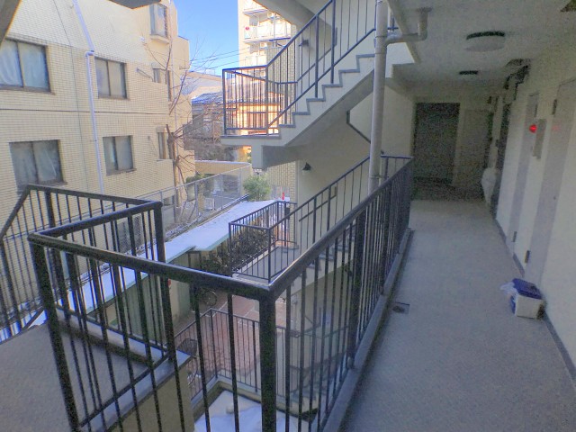 ライオンズマンション中野弥生町 外廊下